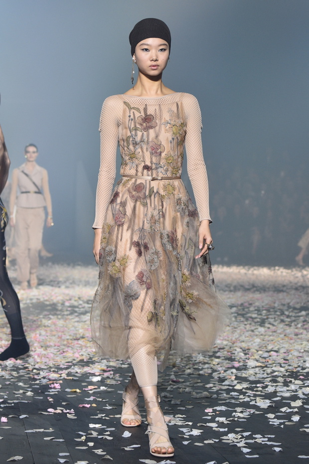 pokaz-dior-ss1916-a54f16f