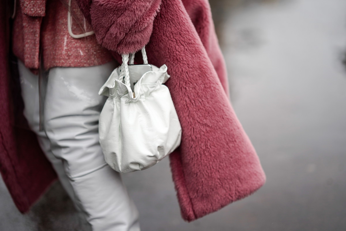 Modne torebki - street fashion w Paryżu