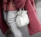 Modne torebki - street fashion w Paryżu