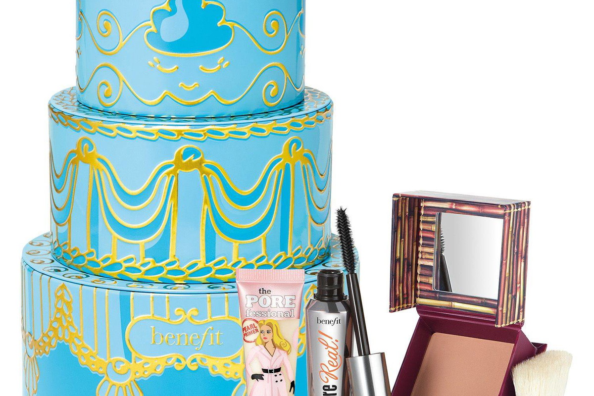 Benefit Cosmetics, Zestaw świąteczny, 145 zł