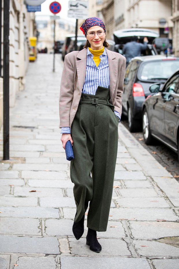 Street Style - Paris Fashion Week Womenswear Fall/Winter 2019/2020 : Day Six
