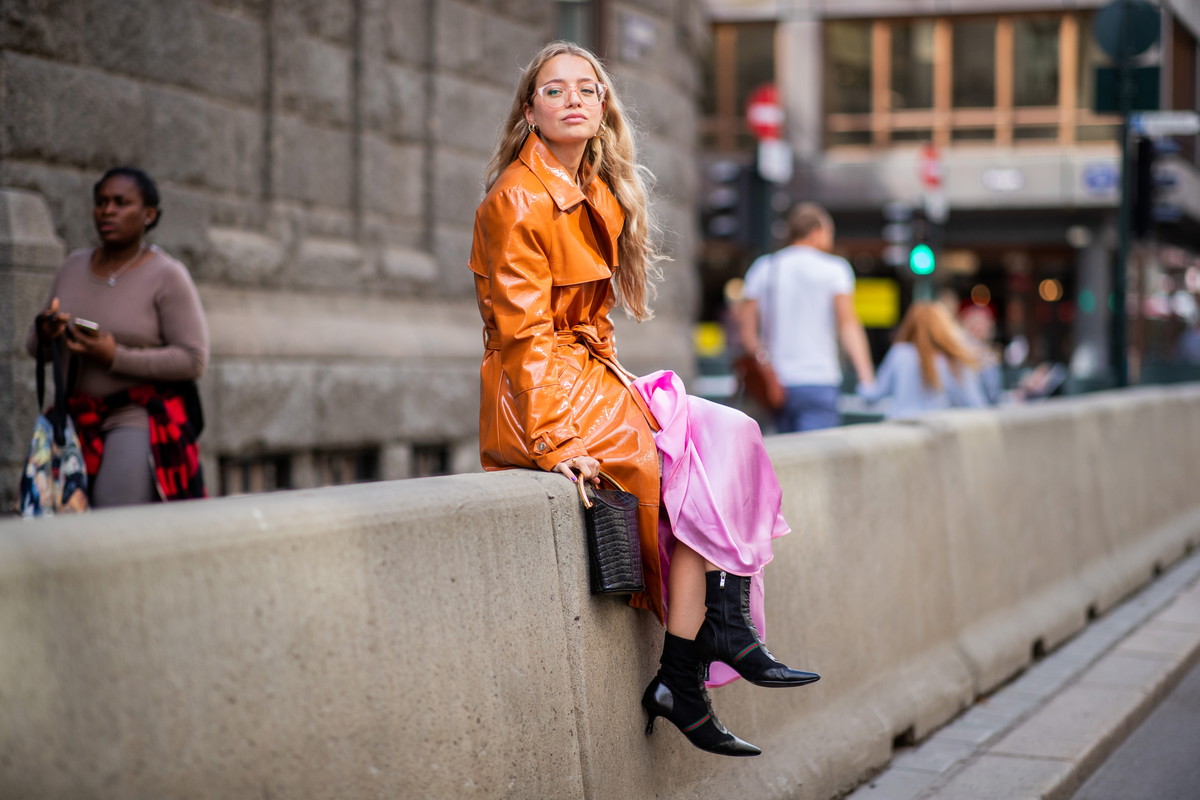 modne płaszcze na wiosnę - street fashion