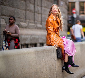 modne płaszcze na wiosnę - street fashion