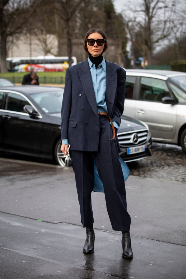 Street Style - Paris Fashion Week Womenswear Fall/Winter 2019/2020 : Day Six