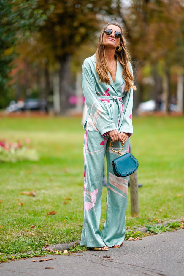 Street Style : Paris Fashion Week Womenswear Spring/Summer 2018 : Day Seven