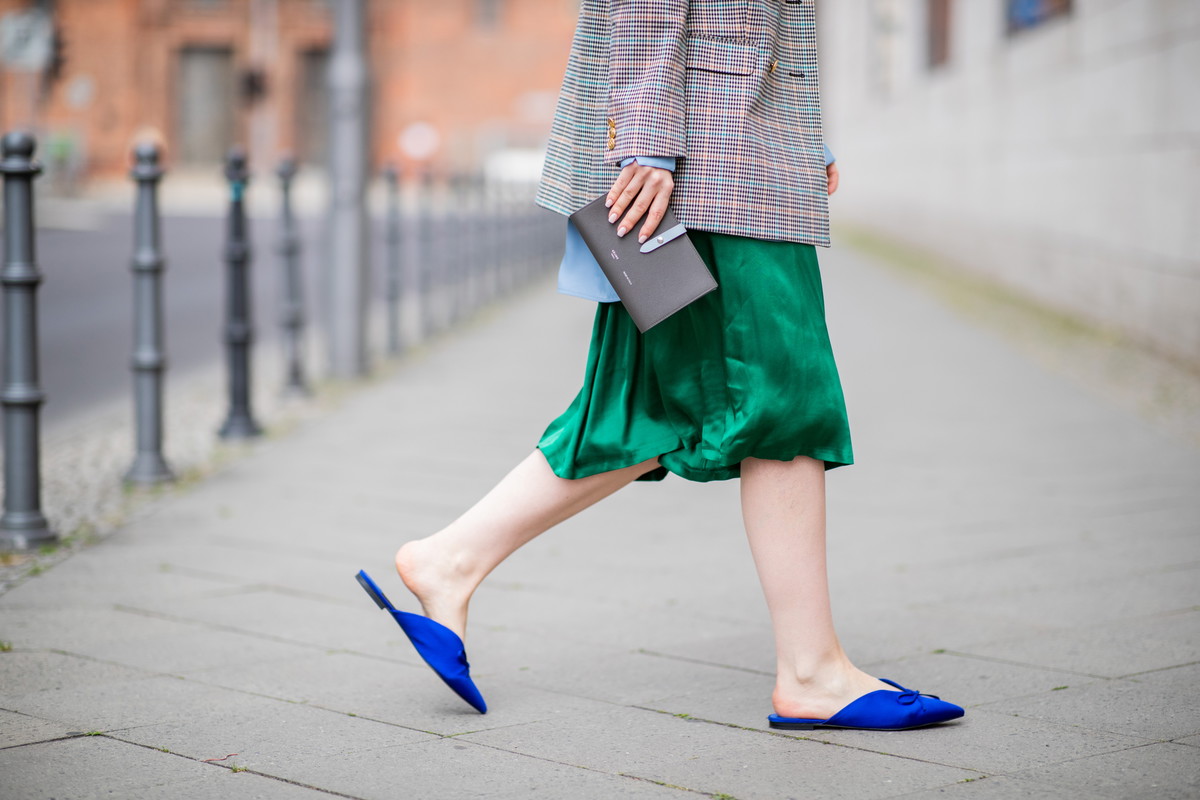 street fashion - modne klapki mule