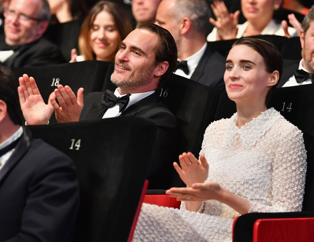 joaquin-phoenix-i-rooney-mara-na-festiwalu-filmowym-w-cannes-2017-rok-af11720