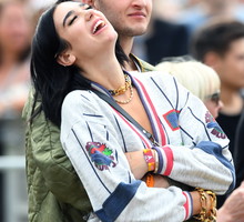 Dua Lipa i Anwar Hadid są parą.