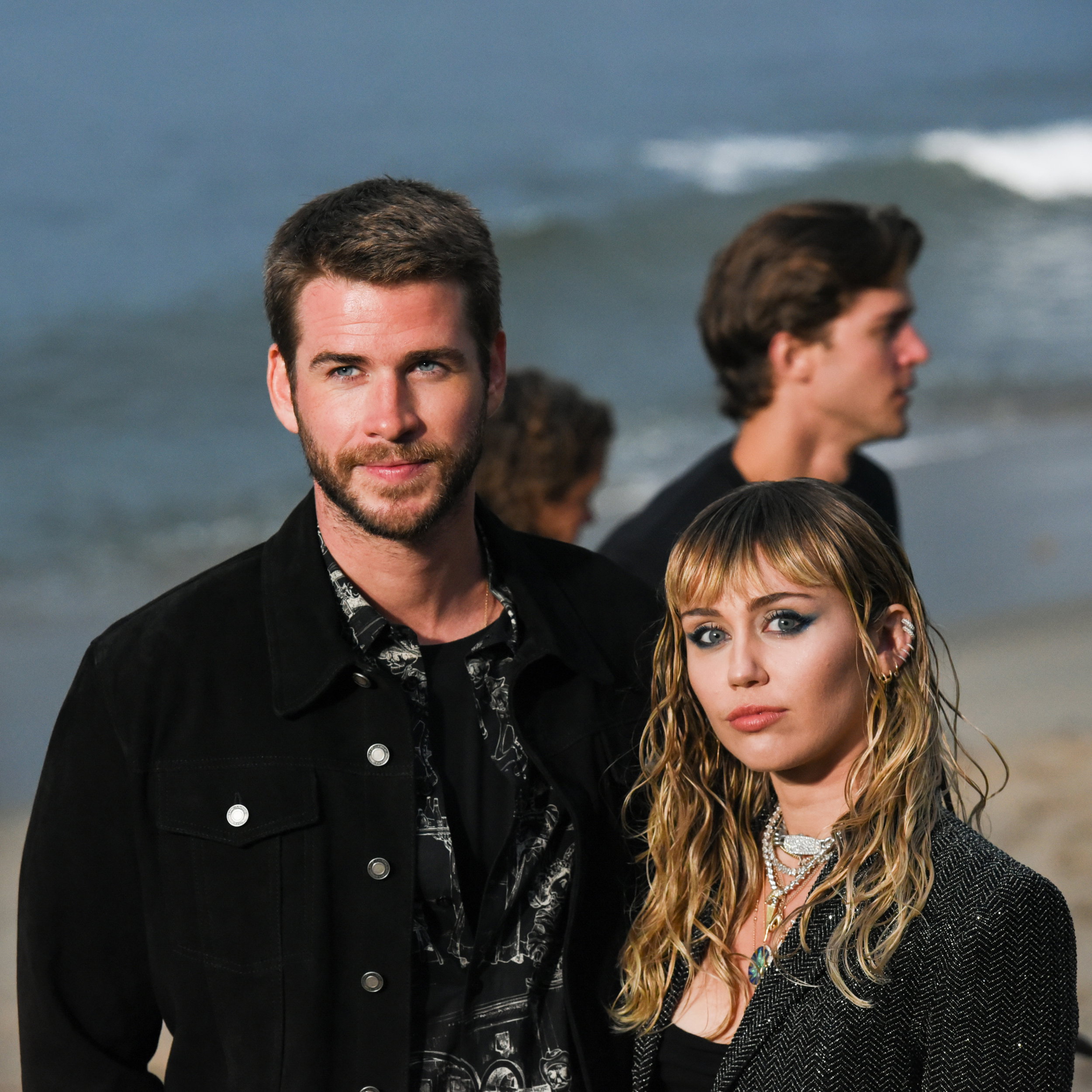 Miley Cyrus i Liam Hemsworth na pokazie Saint Laurent wiosna-lato 2020.