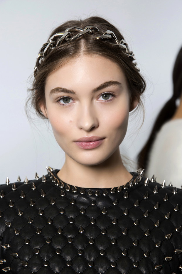 Modne fryzury jesień-zima 2019/2020, Balmain