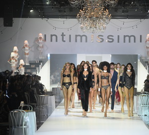 Intimissimi "White Cabaret" - pokaz kolekcji w Weronie, jesień-zima 2019/2020