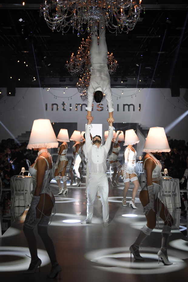 intimissimi-white-cabaret-pokaz-kolekcji-w-weronie-jesien-zima-2019-20205-2c612fc