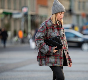 kurtki w kratę - street fashion