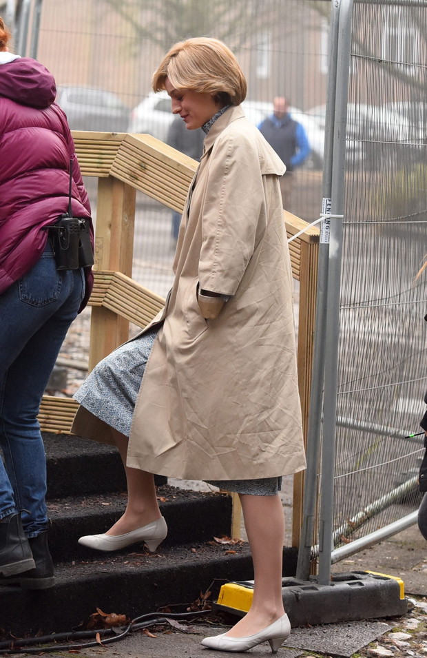 Emma Corrin na planie The Crown 4, 22.01.2020.