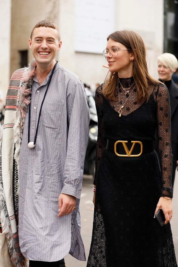 Street Style : Paris Fashion Week - Womenswear Spring Summer 2020 : Day Four