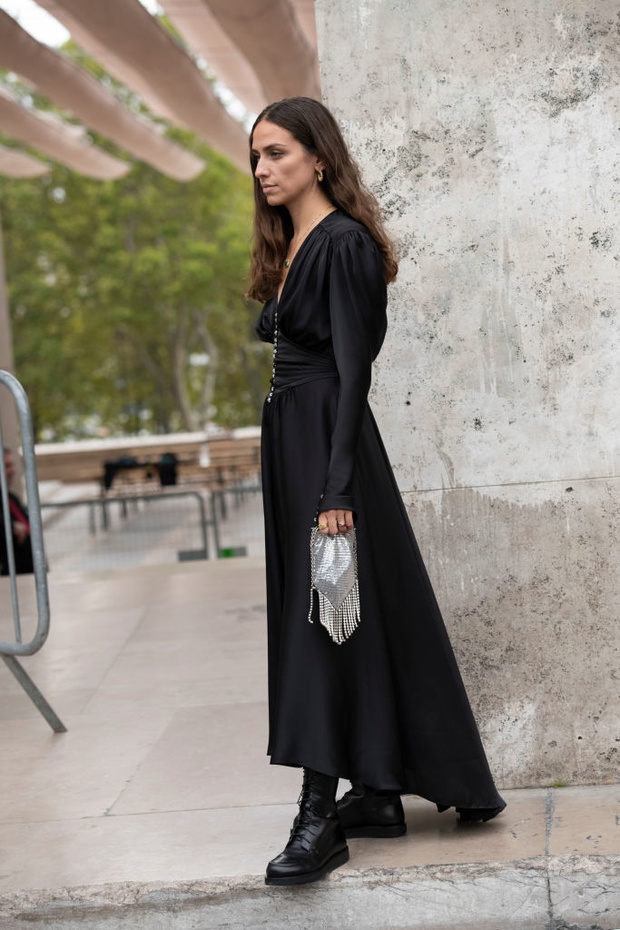Street Style : Paris Fashion Week - Womenswear Spring Summer 2020 : Day Four