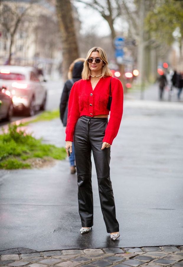 Street Style - Paris Fashion Week - Womenswear Fall/Winter 2020/2021 : Day Five