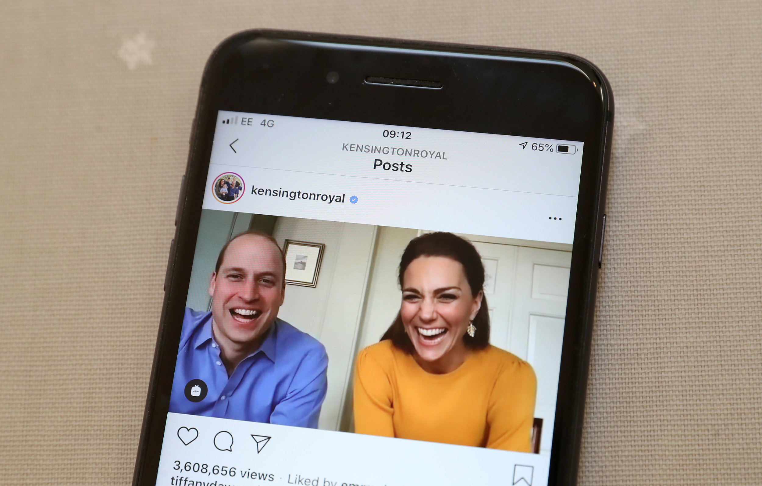 Kate Middleton i Książę William podczas wideokonferencji z pracownikami  Casterton Primary Academy.