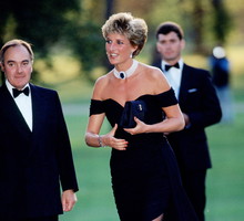 Czerń na salonach. Słynne kreacje gwiazd w wersji "total black". Księżna Diana, Édith Piaf, Audrey Hepburn, Ewa Demarczyk