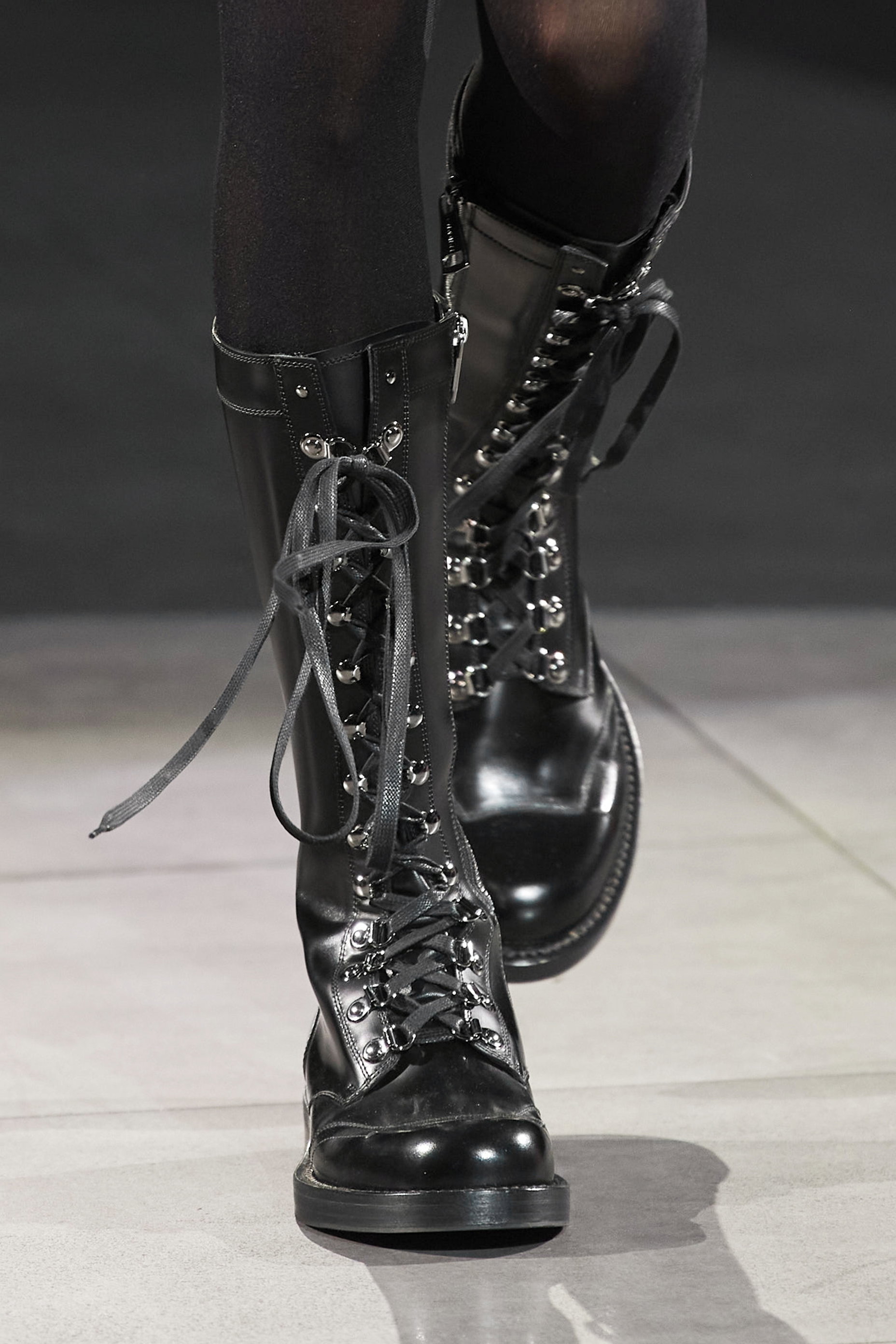 Buty na jesień damskie (2020): trendy z wybiegów