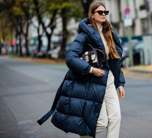 modne kurtki puchowe oversize: street fashion
