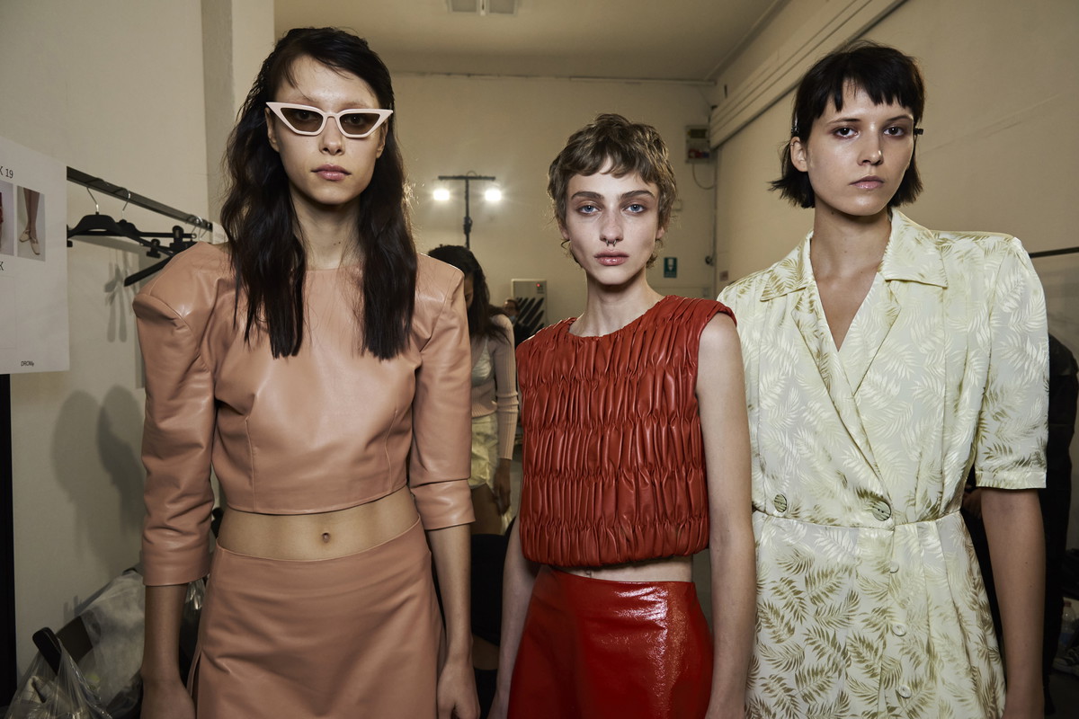 modne kolory na wiosnę 2021: backstage Drome