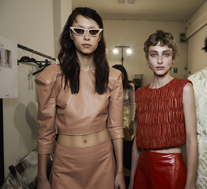 modne kolory na wiosnę 2021: backstage Drome