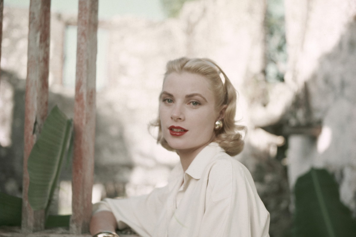 Jak w 4 krokach stworzyć stylizację à la Grace Kelly? Pokochają ją miłośniczki lat 50.