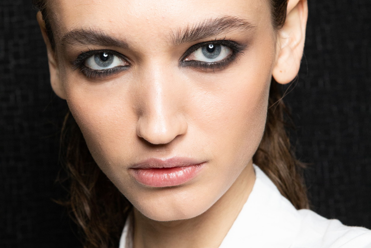 Makijaż wieczorowy: smokey eyes