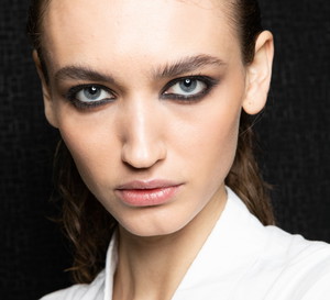Makijaż wieczorowy: smokey eyes