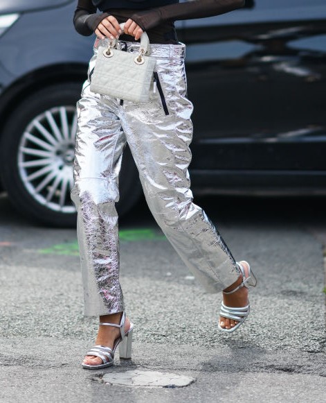 Street Style : Day Two - Paris Fashion Week - Womenswear Spring Summer 2022