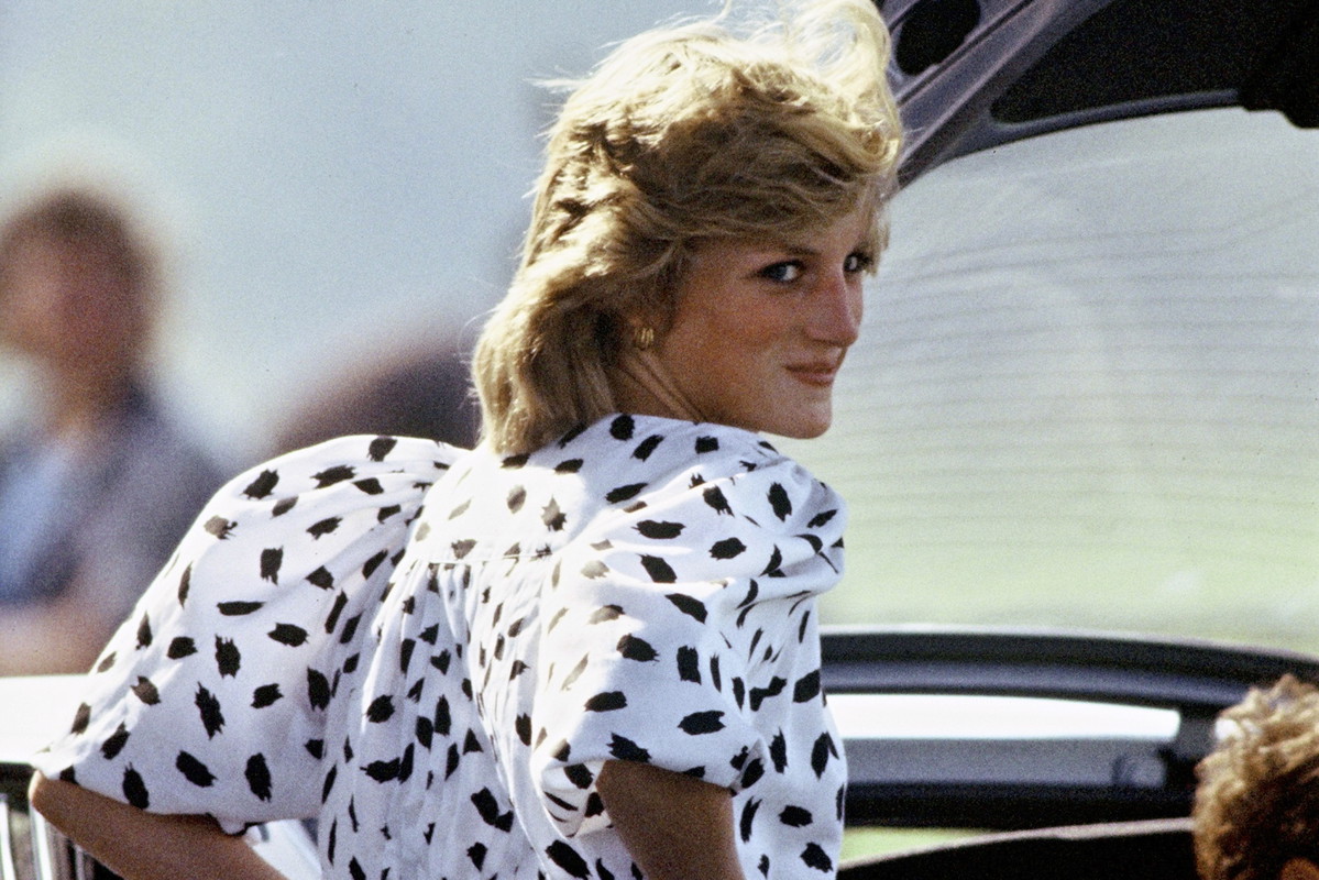Księżna Diana w bluzce z bufkami