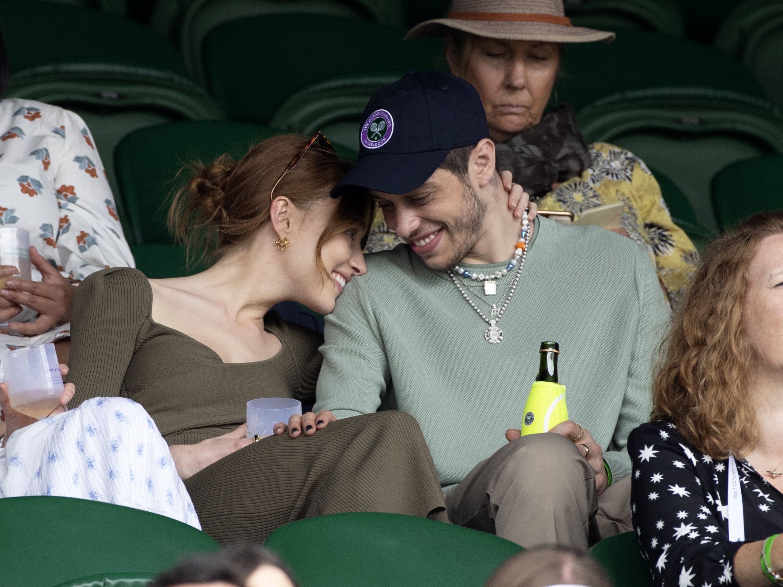 Phoebe Dynevor i Pete Davidson