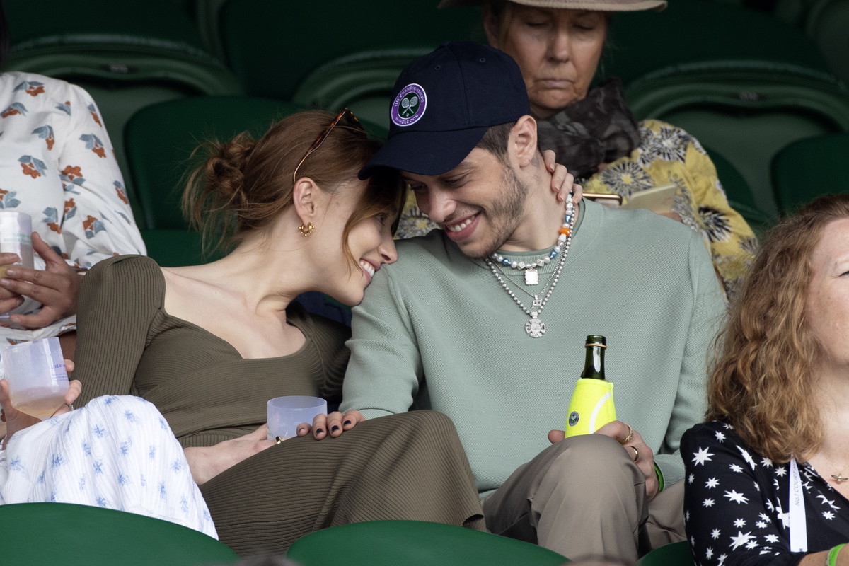 Phoebe Dynevor i Pete Davidson