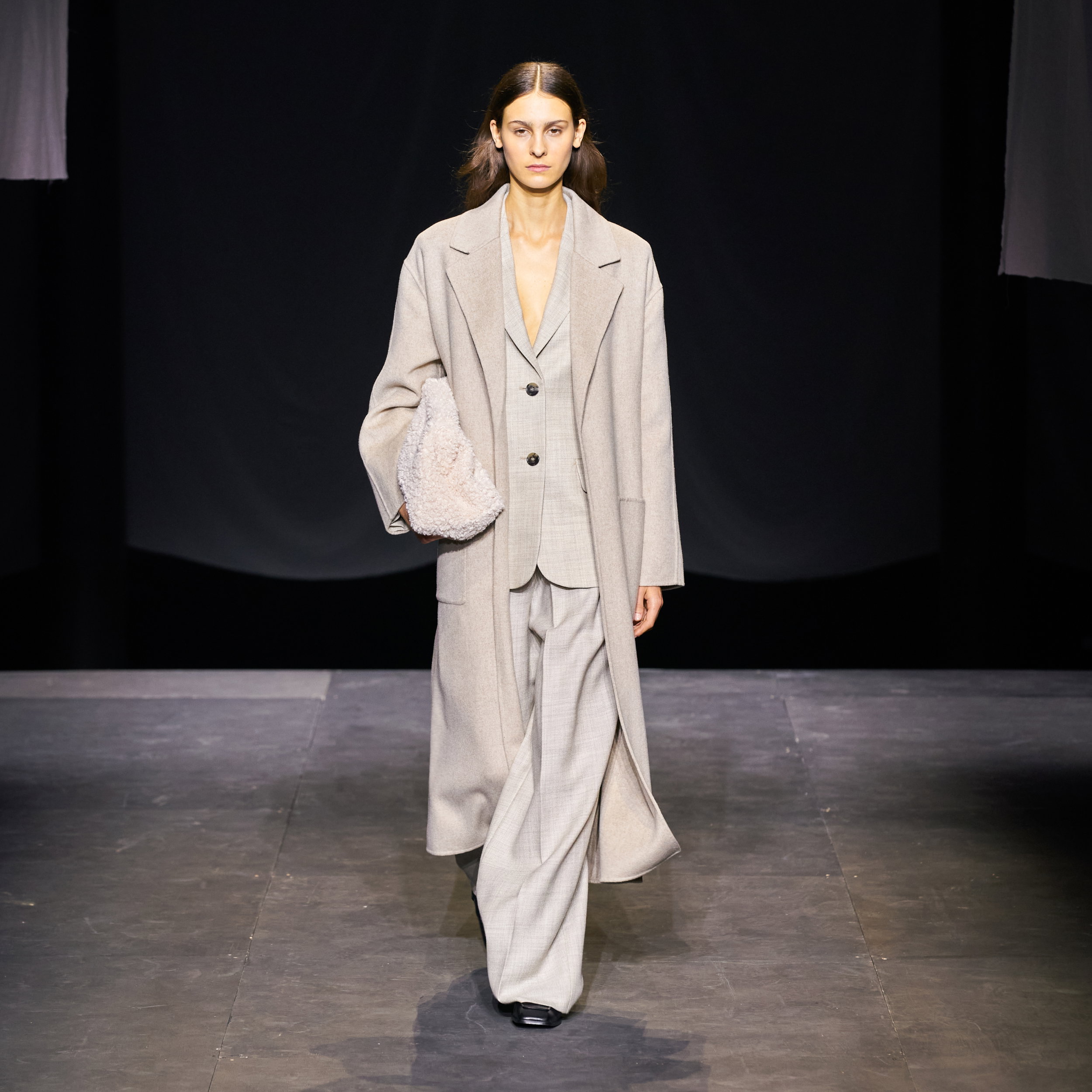 Pokaz COS na London Fashion Week wiosna-lato 2022