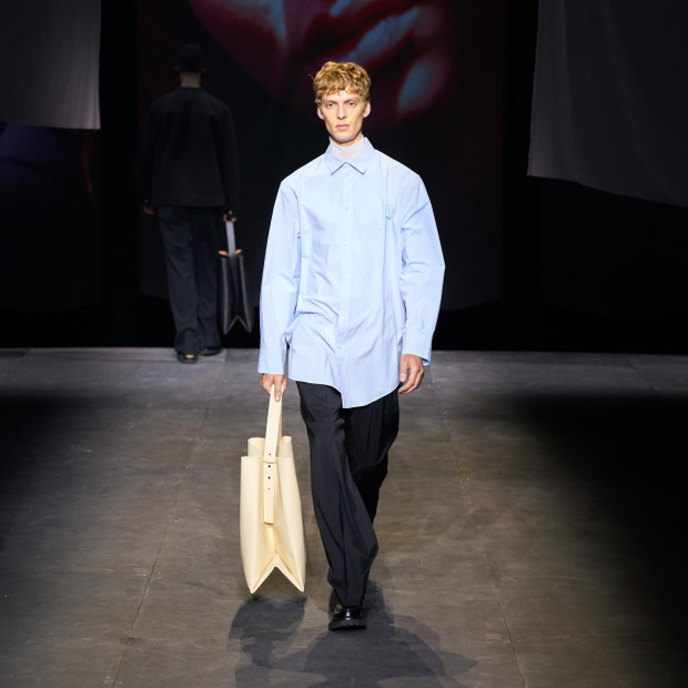 Pokaz COS na London Fashion Week wiosna-lato 2022
