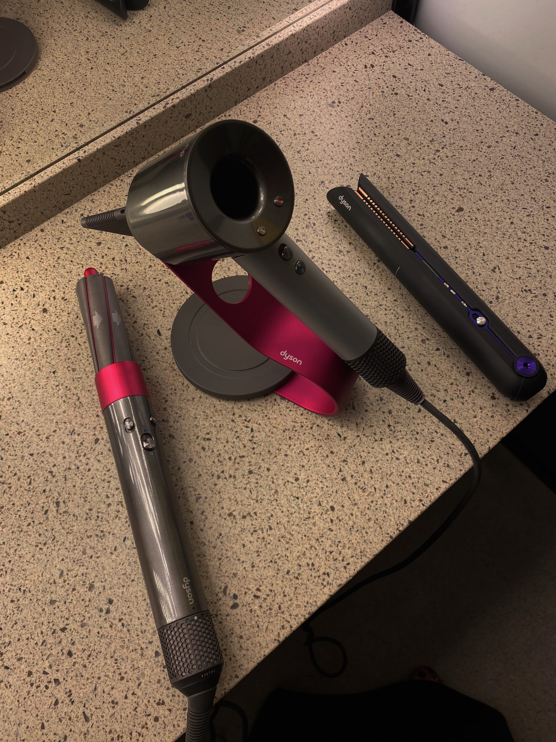 Airwrap Styler, suszarka Supersonic i prostownica Corrale - dlaczego urządzenia do stylizacji włosów marki Dyson są tak pożądane? [ELLE.pl testuje]