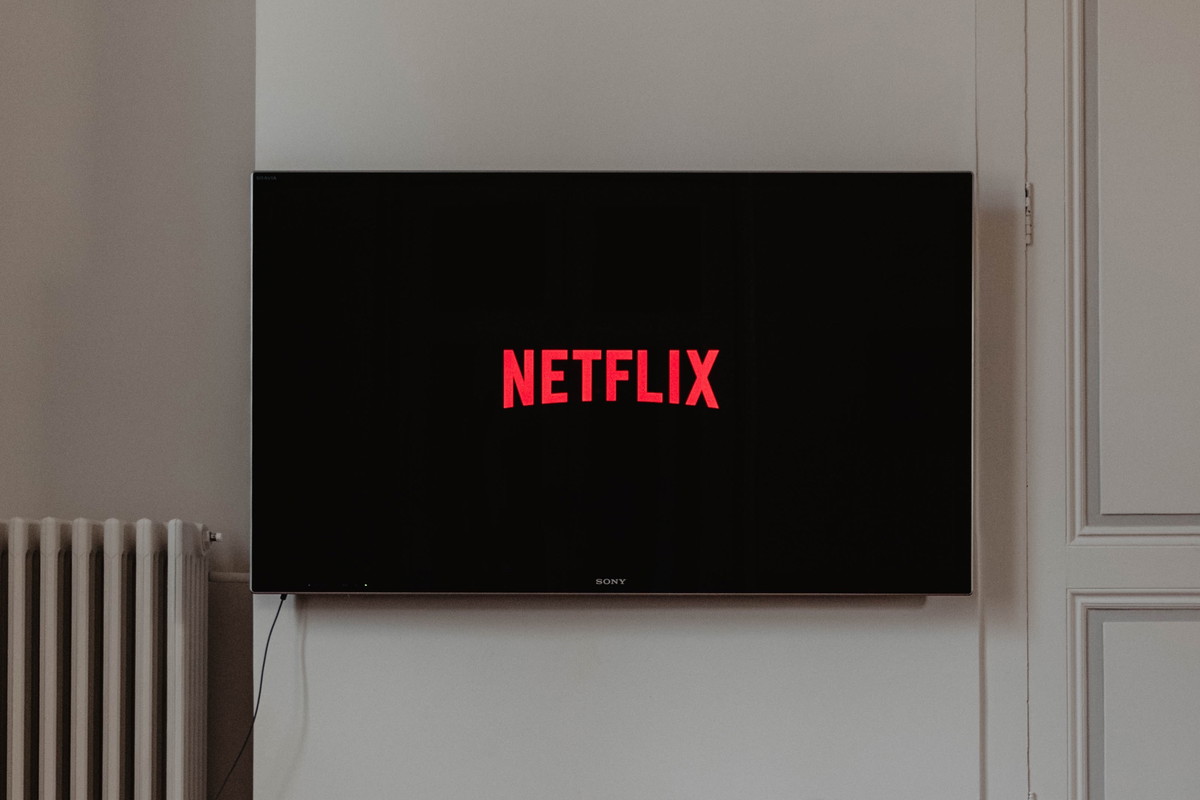 Zmiany na platformie Netflix 2022. Nowa opłata za współdzielenie konta