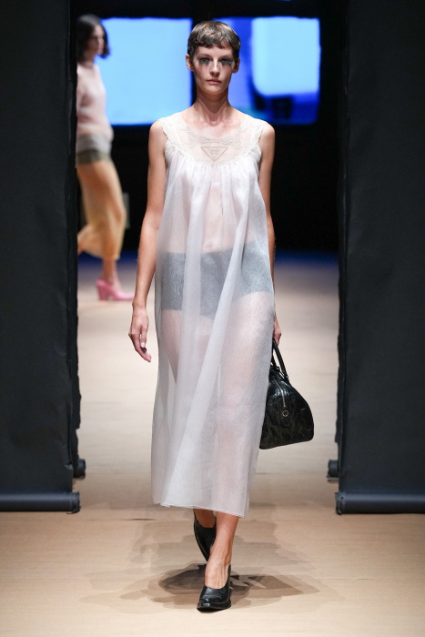 prada-wiosna-lato-202332-e9a3416