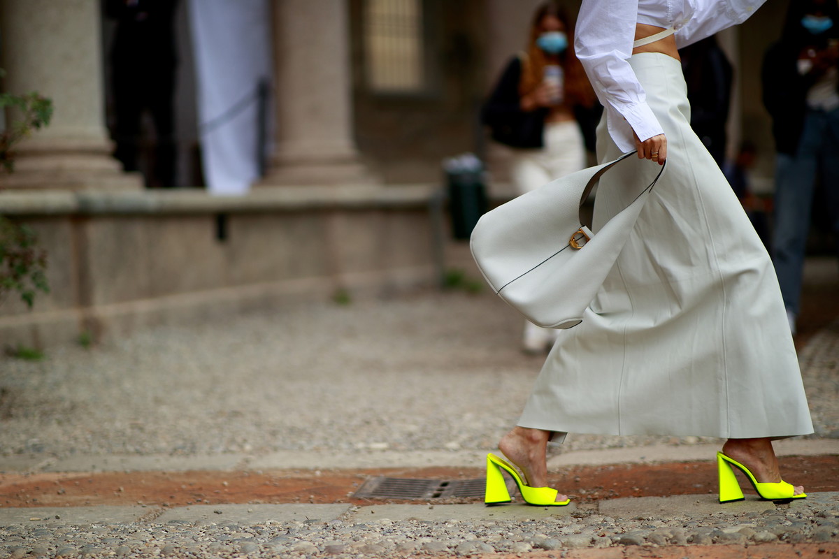 Milan street fashion S22