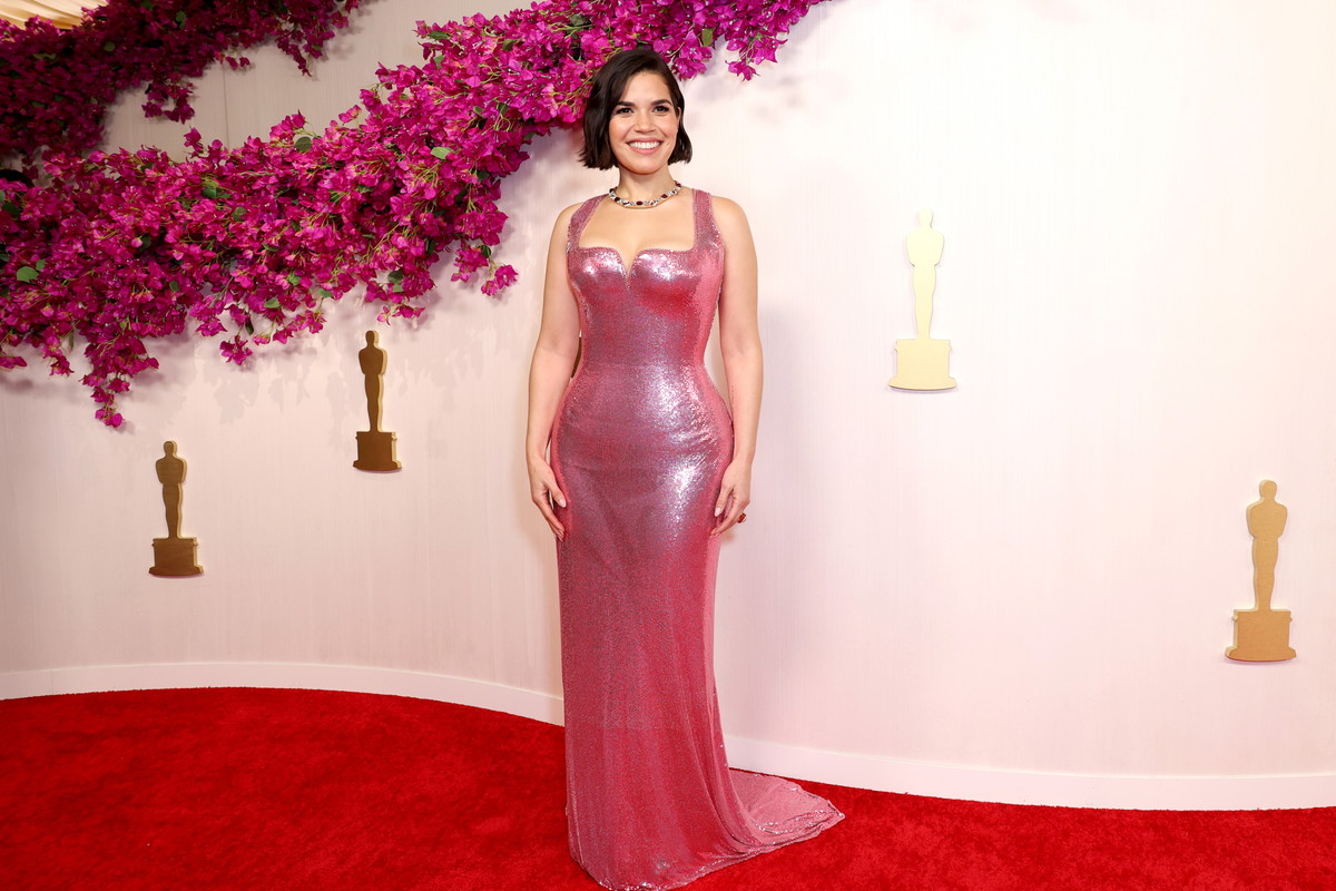 Oscary 2024: America Ferrera na czerwonym dywanie