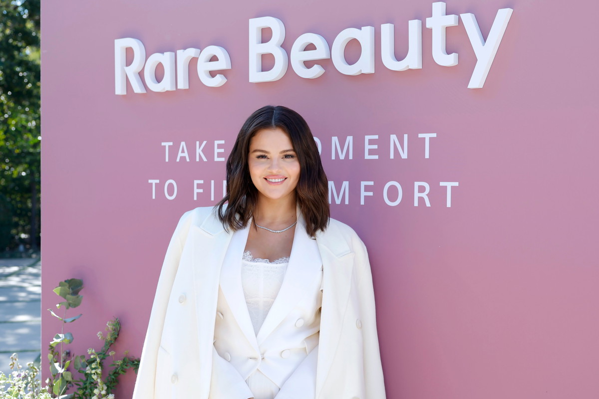 Selena Gomez w wiosennym wydaniu wyznacza trendy
