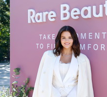 Selena Gomez w wiosennym wydaniu wyznacza trendy