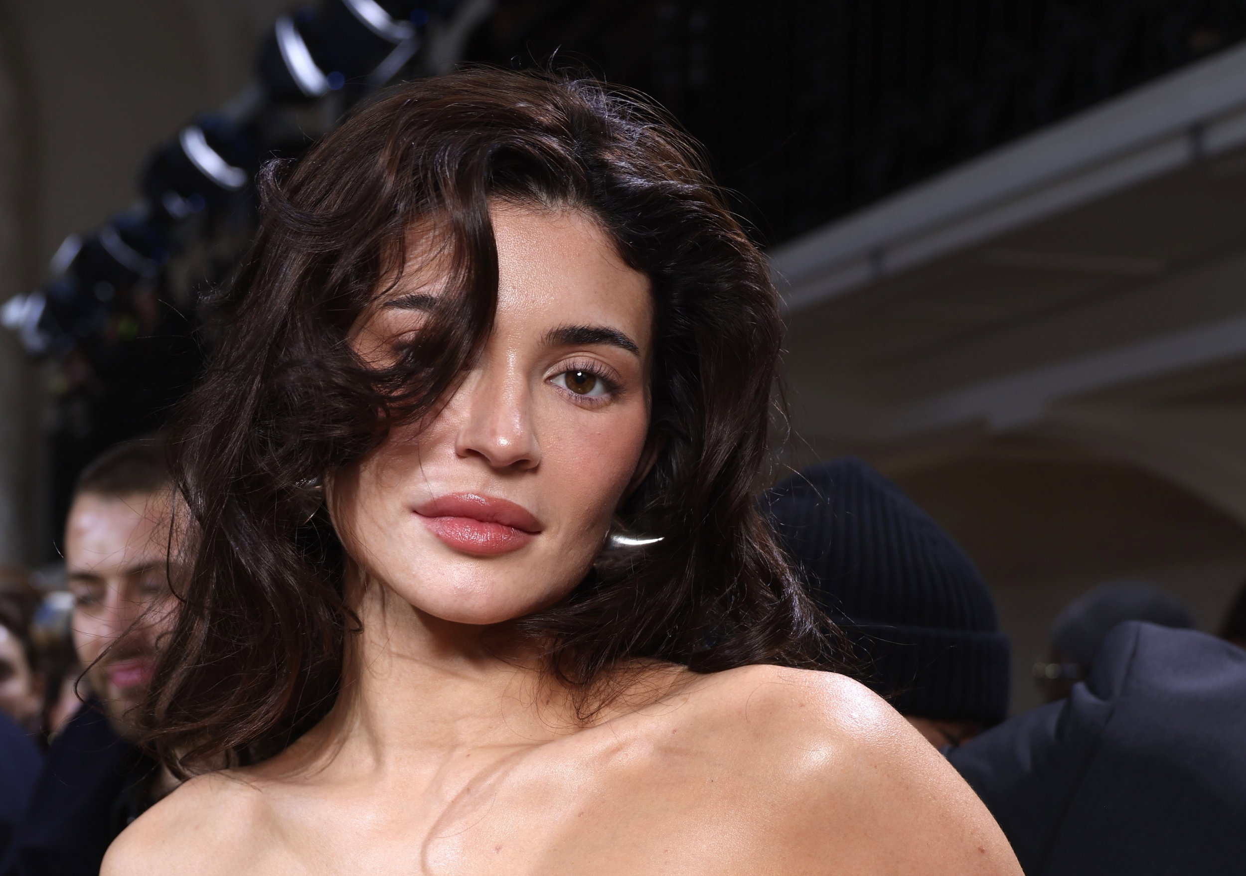 Kylie Jenner otwiera się na temat macierzyństwa i swojego wyglądu. “Po urodzeniu dziecka potrzebuję trochę czasu, by znów poczuć się sobą”