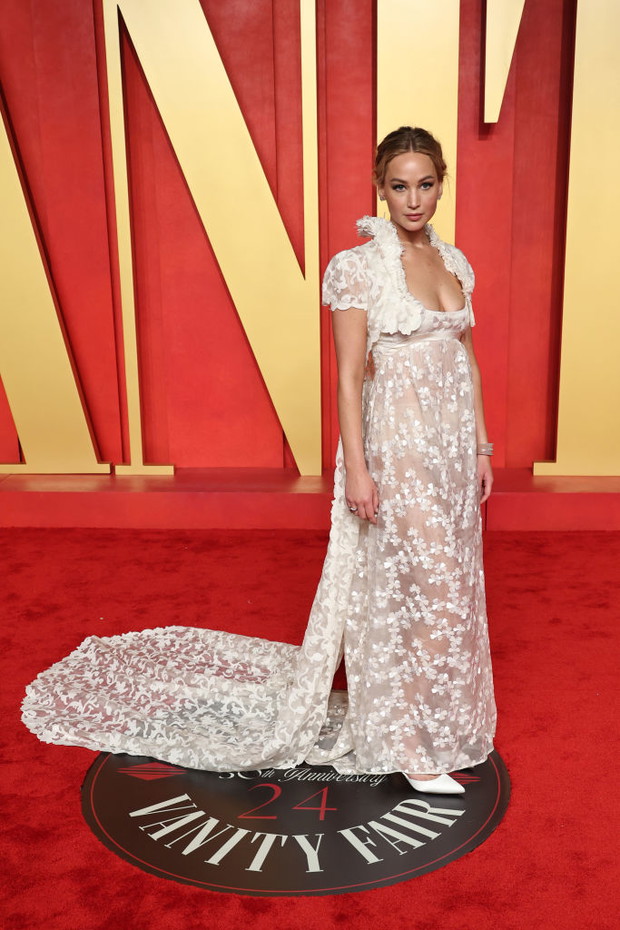Jennifer Lawrence w kreacji Givenchy z 1996 roku