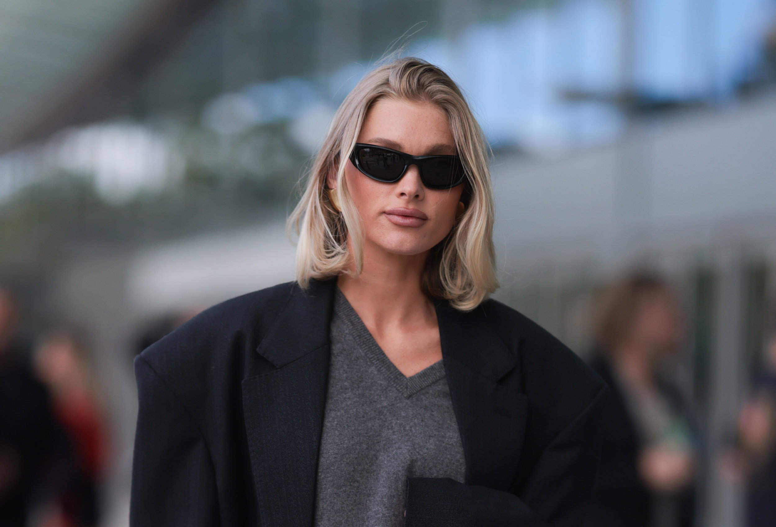 Modna fryzura na lato 2024: Dad bob to odświeżające cięcie, jakiego jeszcze nie było. Nowa wersja kultowej fryzury już skradła serce Hailey Bieber