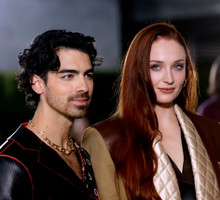Sophie Turner przerwała milczenie i po raz pierwszy opowiedziała o rozstaniu z Joe Jonasem. “Najgorsze dni w moim życiu”