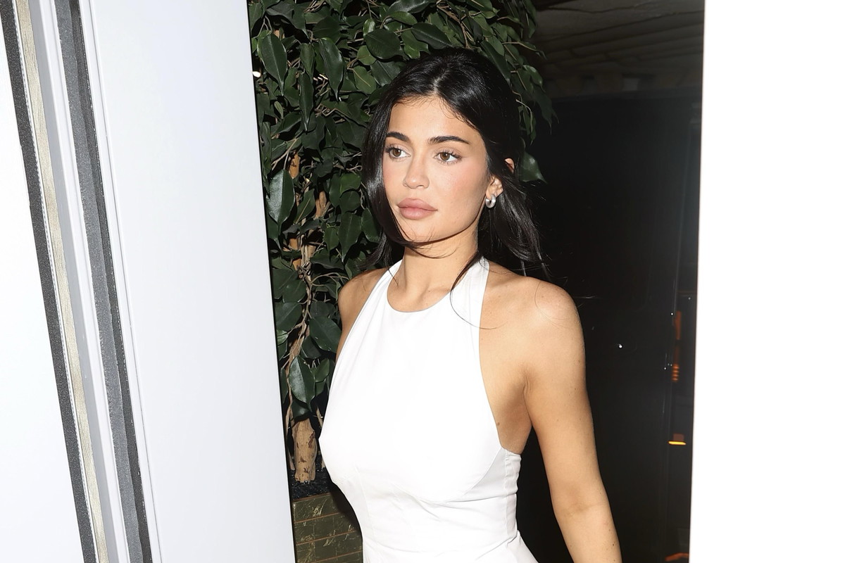 Kylie Jenner reaktywuje kontrowersyjny trend, który był na topie w 2010 roku. Ten model spódnicy lansują it-girls na czele z Seleną Gomez