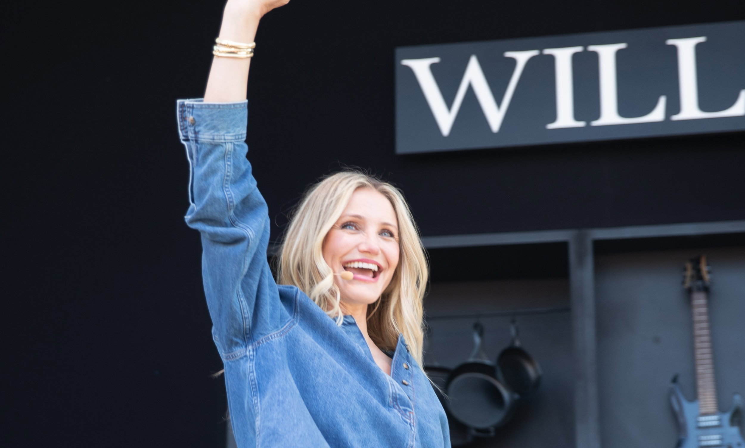 Dawno niewidziana Cameron Diaz kradnie show w stylizacji “total denim”. To kwintesencja miejskiego szyku