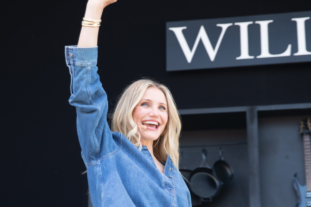 Dawno niewidziana Cameron Diaz kradnie show w stylizacji “total denim”. To kwintesencja miejskiego szyku